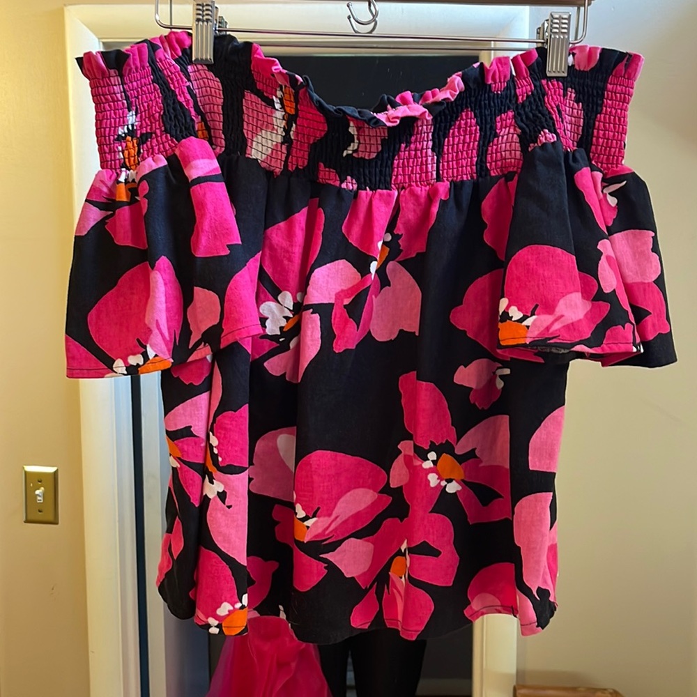 Off the shoulder top size L